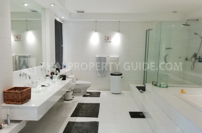 House with Private Pool in Nichada Thani 