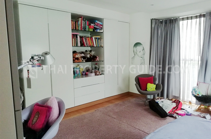 House with Private Pool in Nichada Thani 