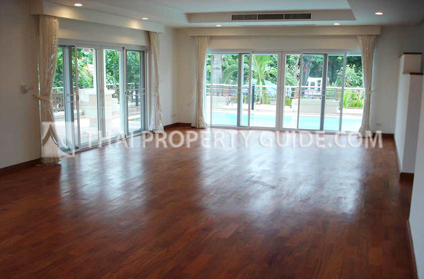 House with Private Pool in Nichada Thani 