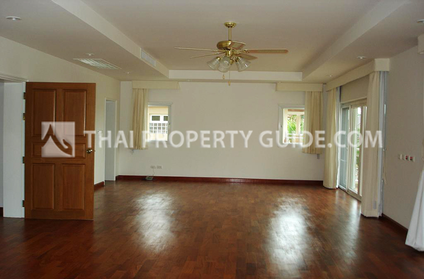 House with Private Pool in Nichada Thani 