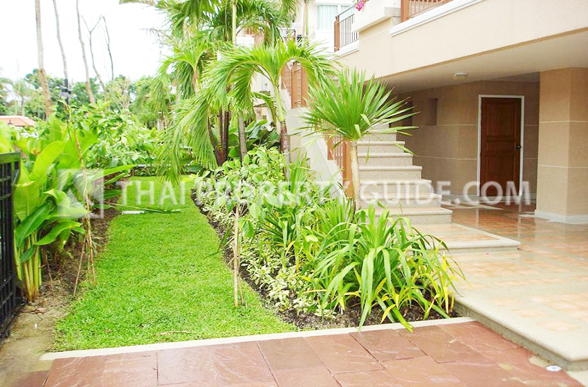 House with Private Pool in Nichada Thani 