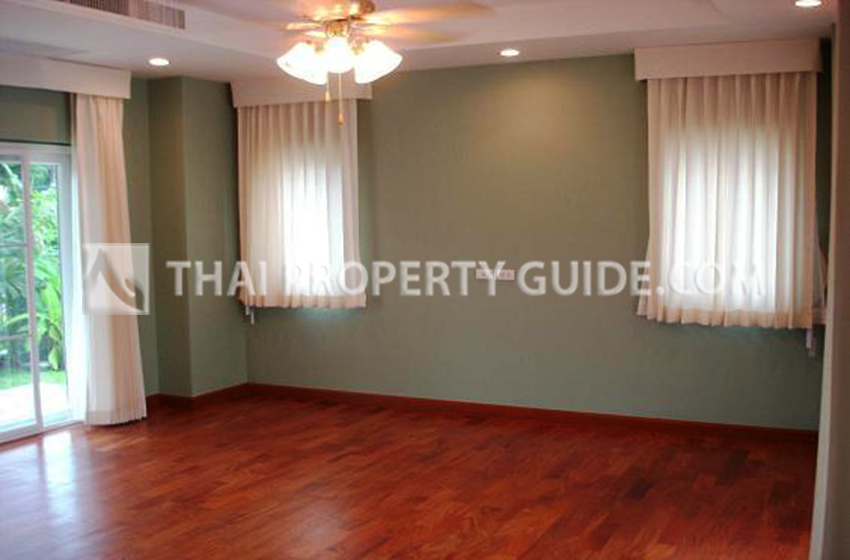 House with Private Pool in Nichada Thani 