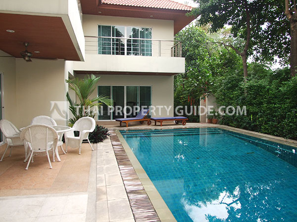 House with Private Pool in Nichada Thani