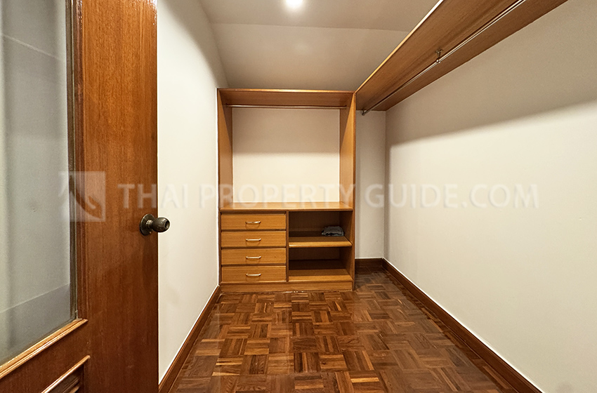 House with Private Pool in Nichada Thani 