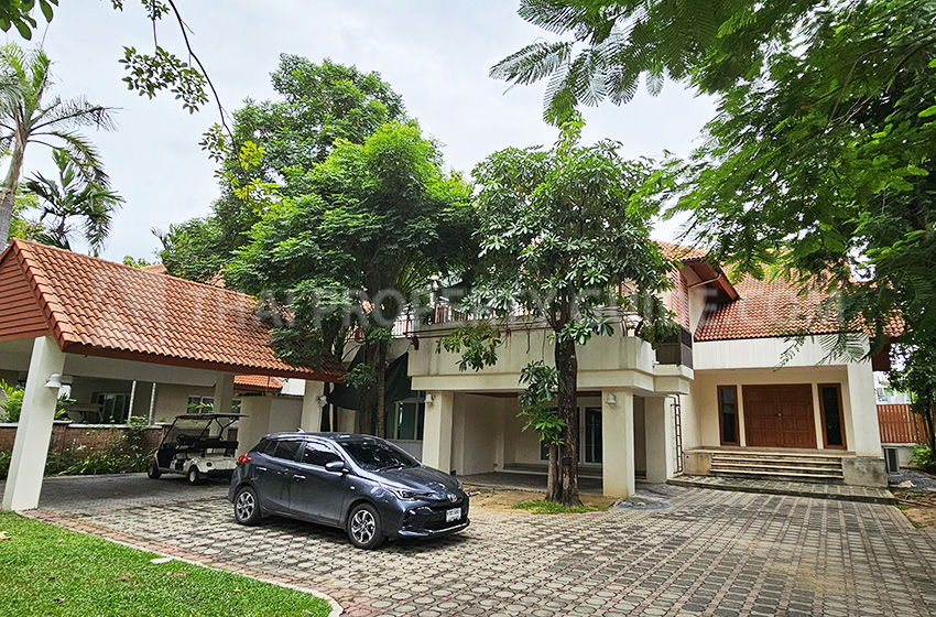 House with Private Pool in Nichada Thani 