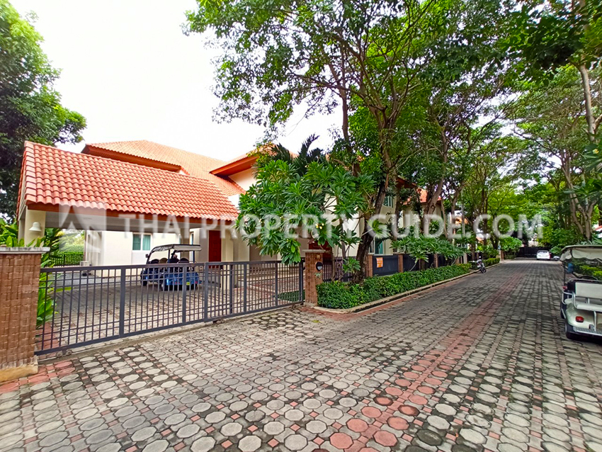 House with Private Pool in Nichada Thani 