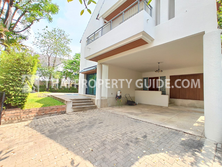 House with Private Pool in Nichada Thani 