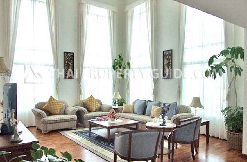 House with Private Pool in Nichada Thani 