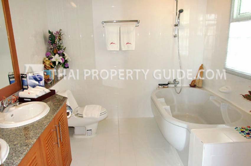 House with Private Pool in Nichada Thani 