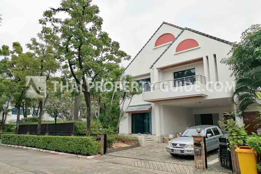 House with Private Pool in Nichada Thani 