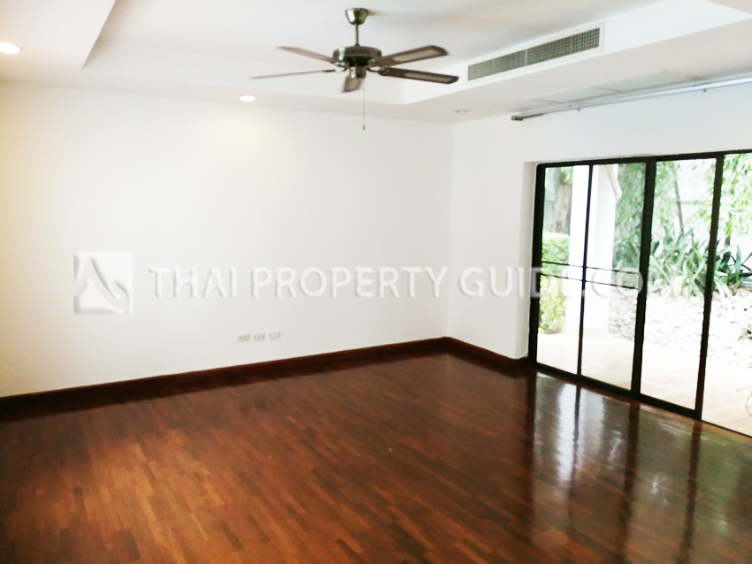 House with Private Pool in Nichada Thani 