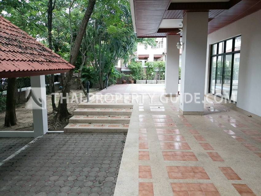 House with Private Pool in Nichada Thani 