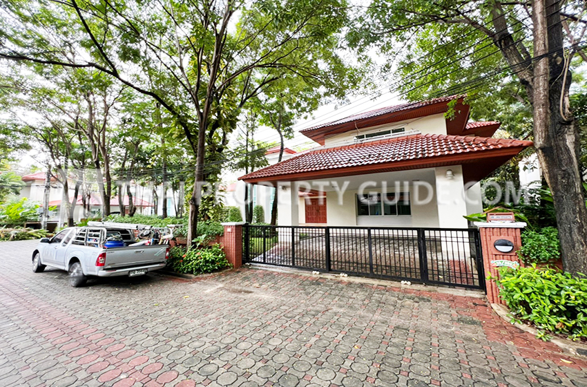 House with Private Pool in Nichada Thani 