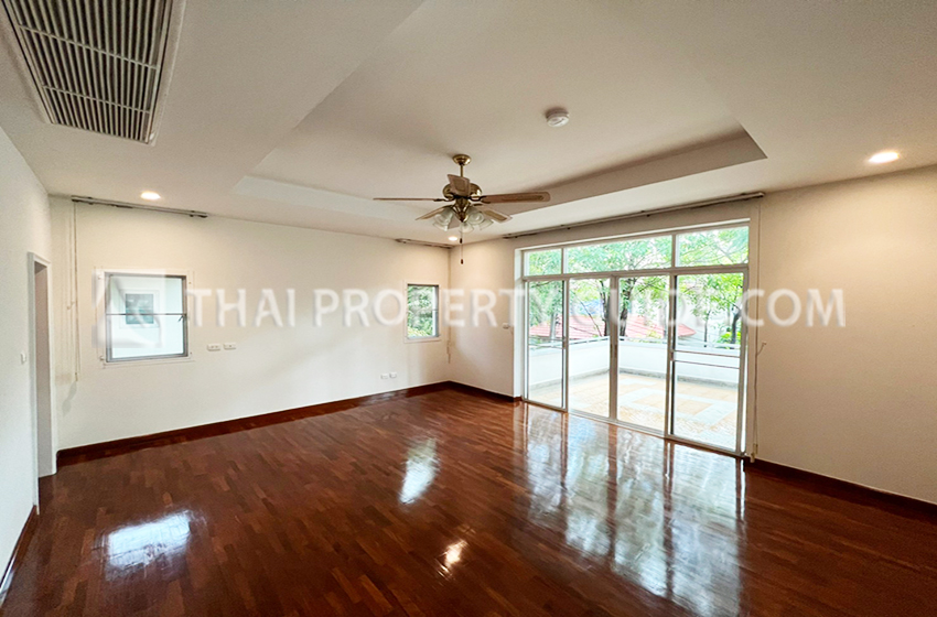 House with Private Pool in Nichada Thani 