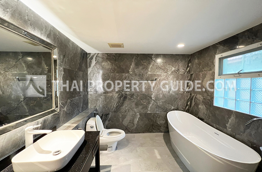 House with Private Pool in Nichada Thani 