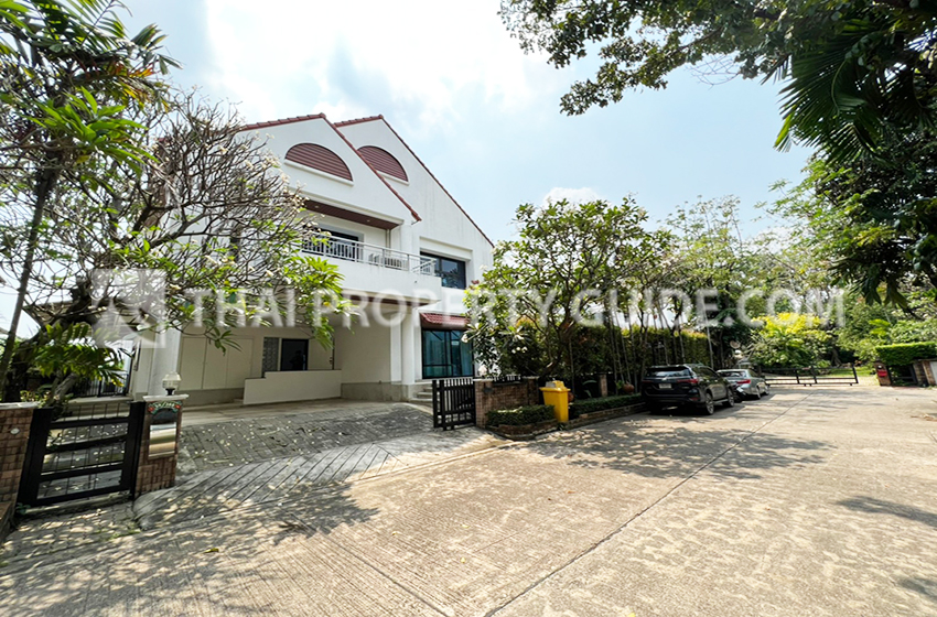 House with Private Pool in Nichada Thani 