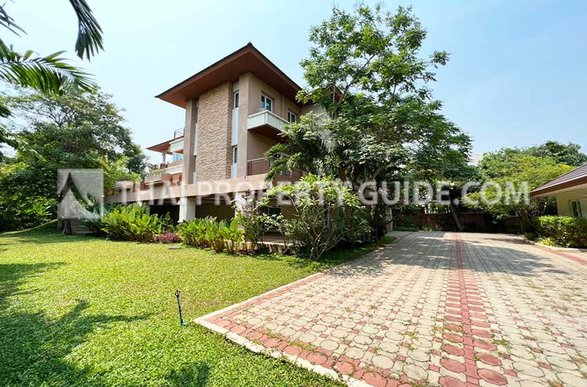House with Private Pool in Nichada Thani 