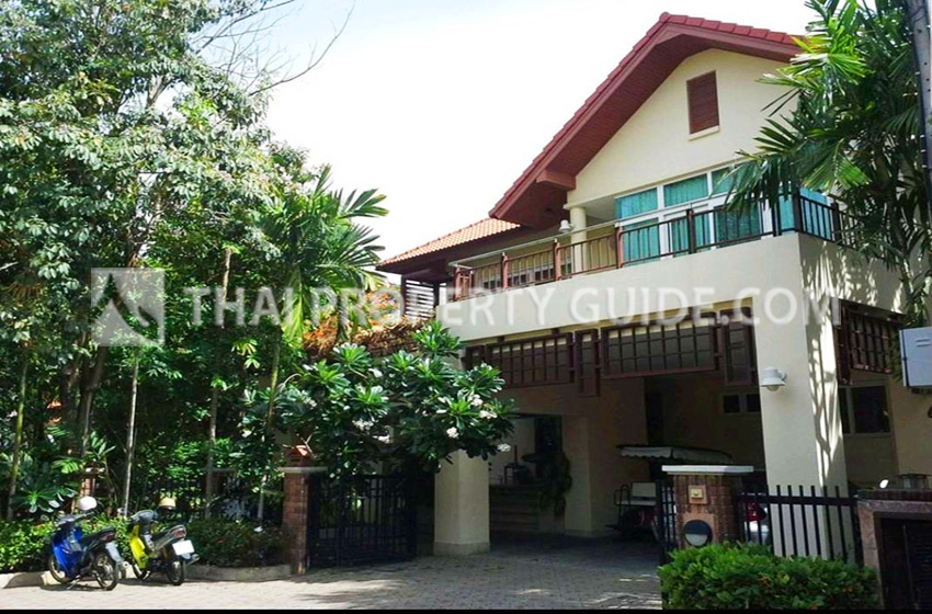 House with Private Pool in Nichada Thani 