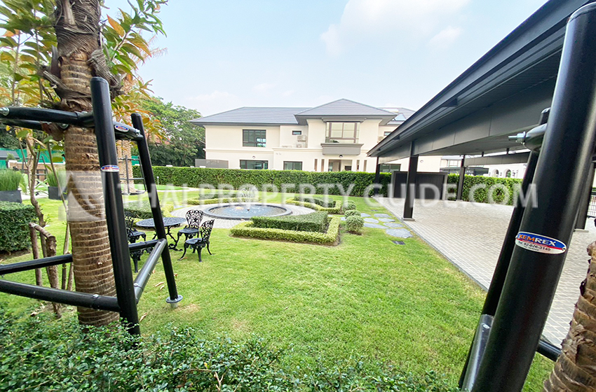 House with Private Pool in Nichada Thani 