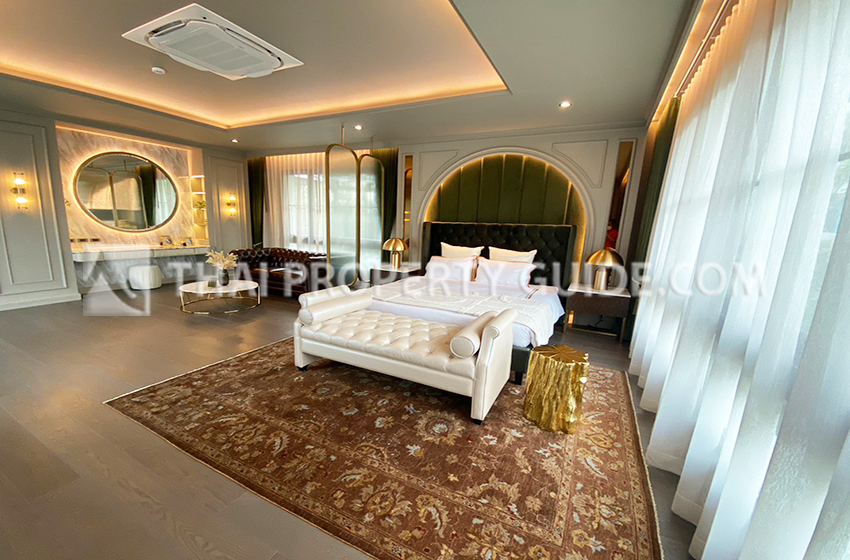 House with Private Pool in Nichada Thani 