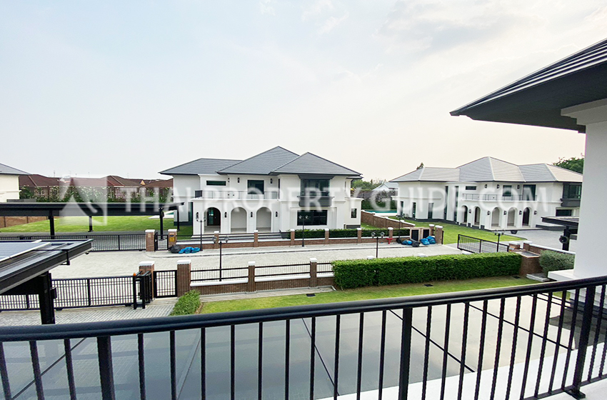 House with Private Pool in Nichada Thani 