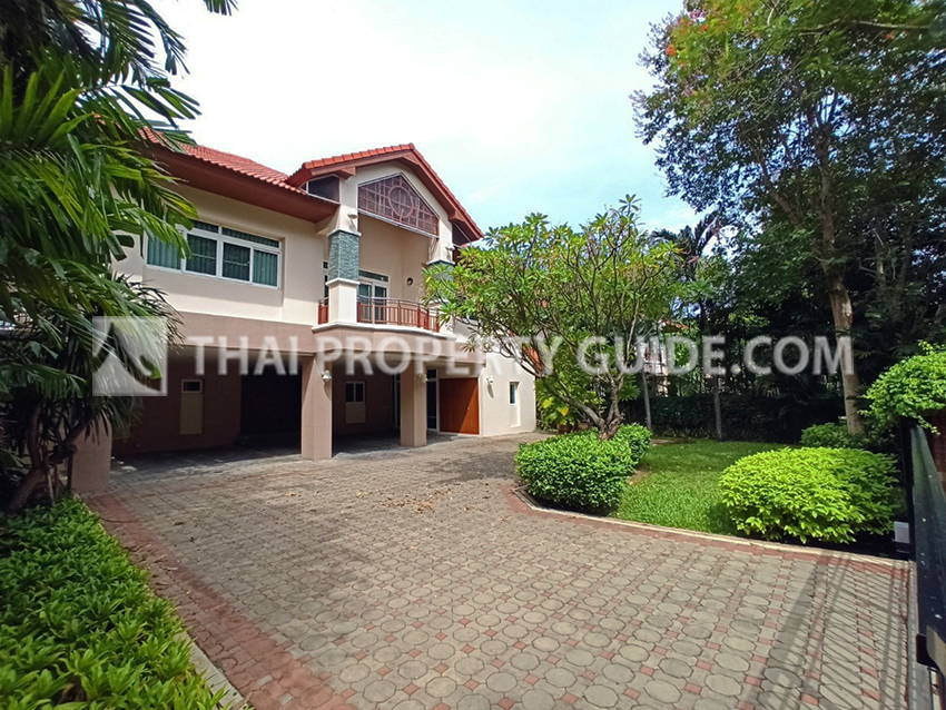 House with Private Pool in Nichada Thani 