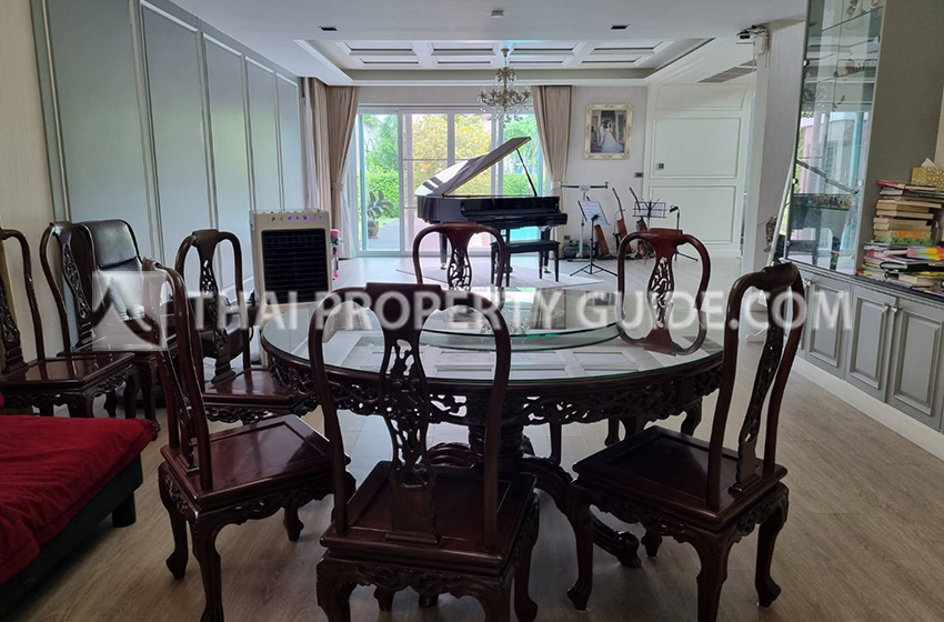 House with Private Pool in Nichada Thani 