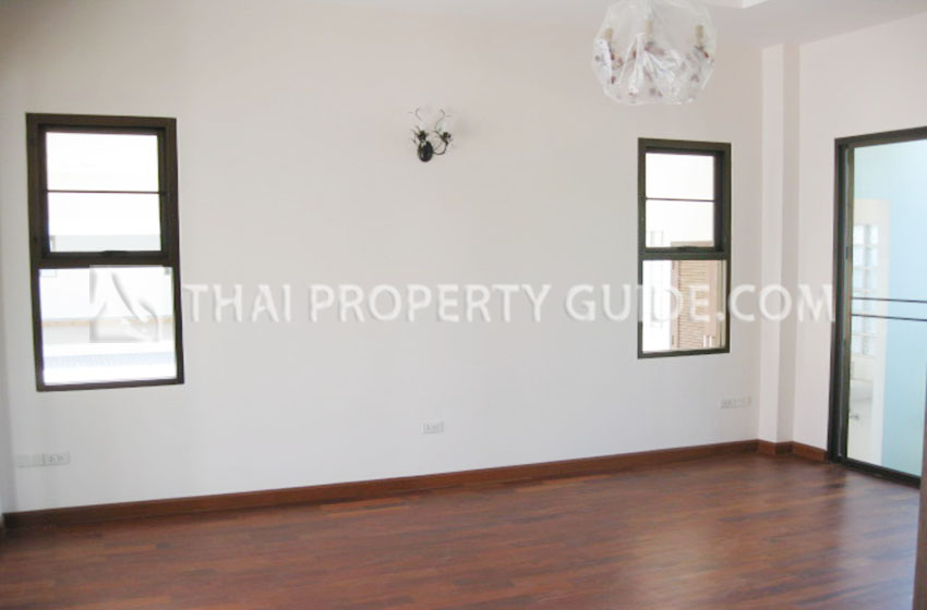 House with Private Pool in New Petchburi 