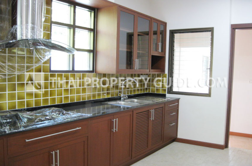 House with Private Pool in New Petchburi 