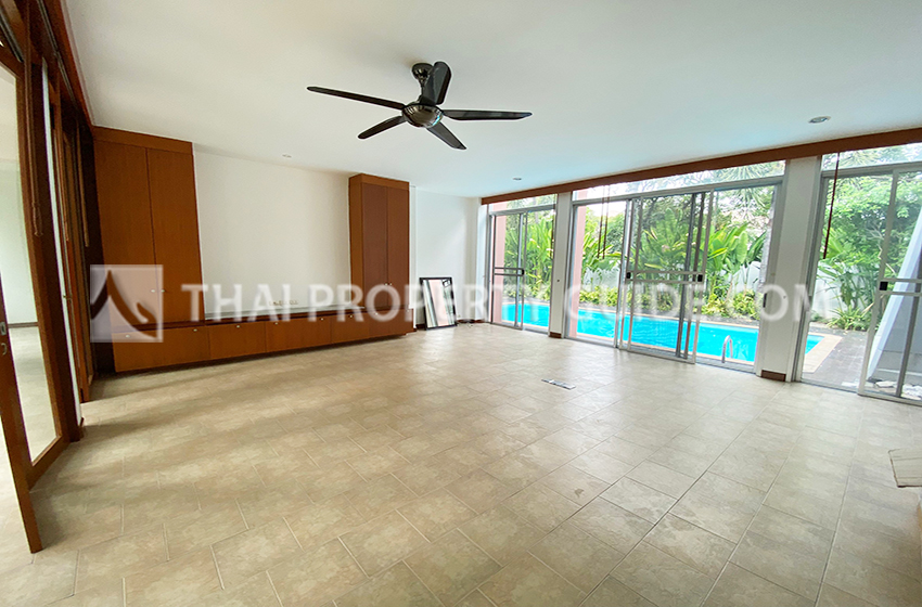 House with Private Pool in New Petchburi 