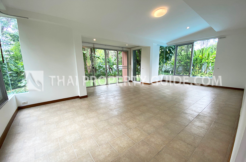 House with Private Pool in New Petchburi 
