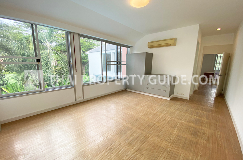 House with Private Pool in New Petchburi 