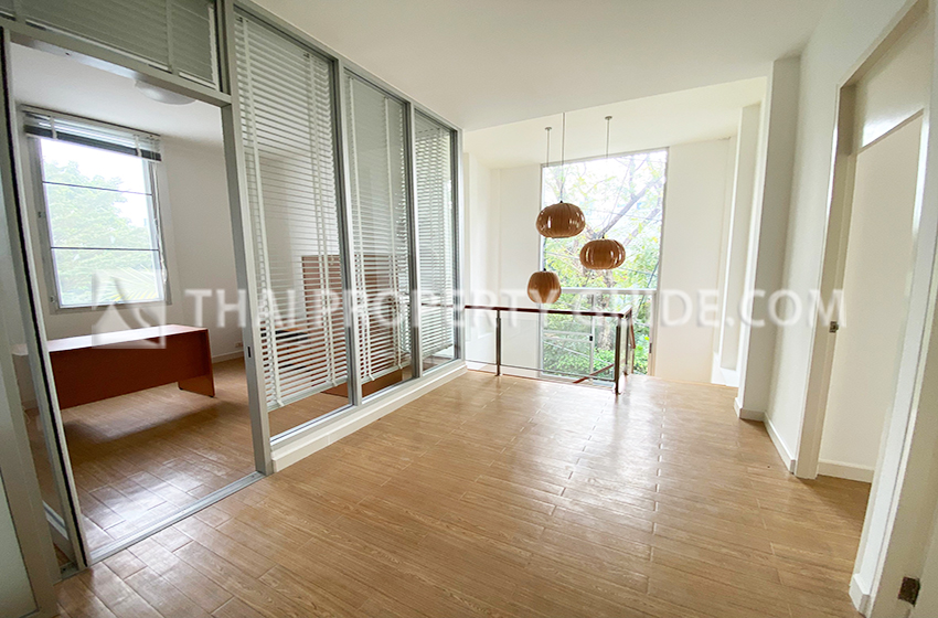 House with Private Pool in New Petchburi 
