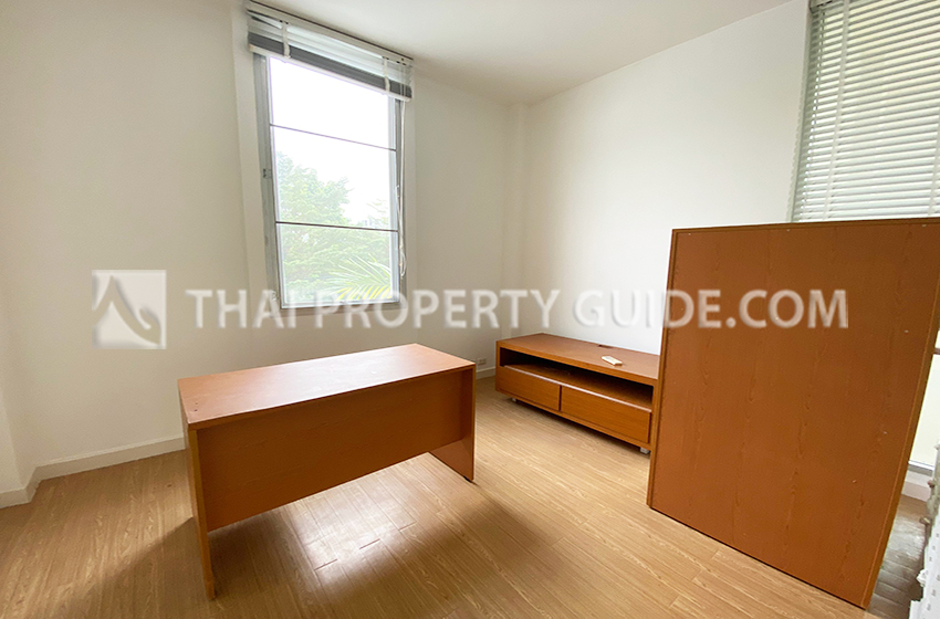 House with Private Pool in New Petchburi 