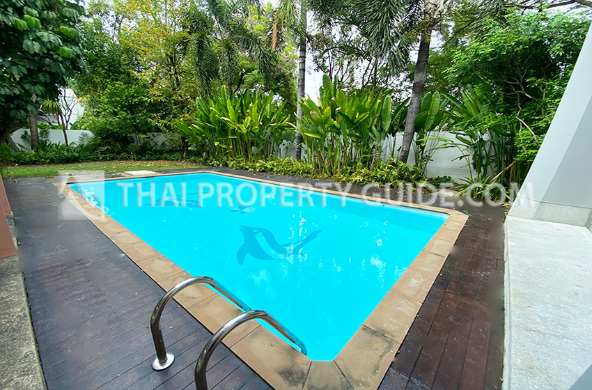House with Private Pool in New Petchburi 