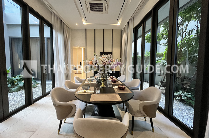 House with Private Pool in Pattanakarn 