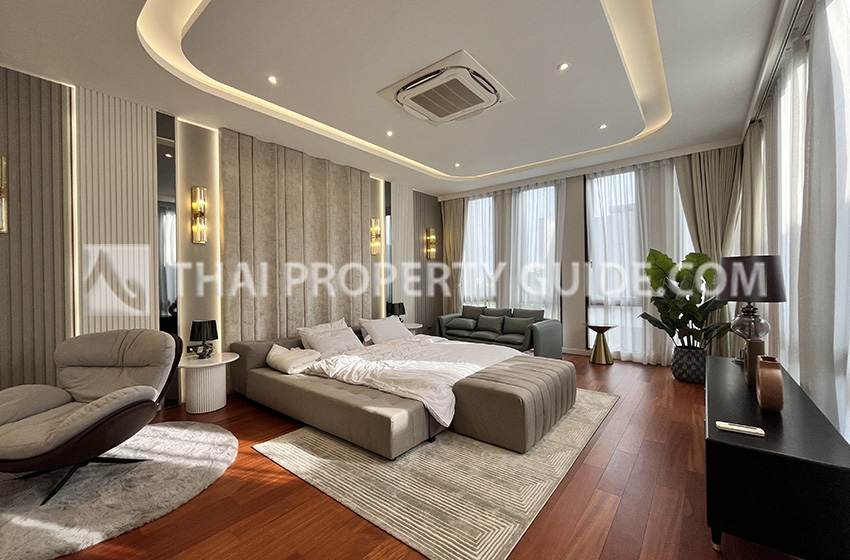 House with Private Pool in Pattanakarn 