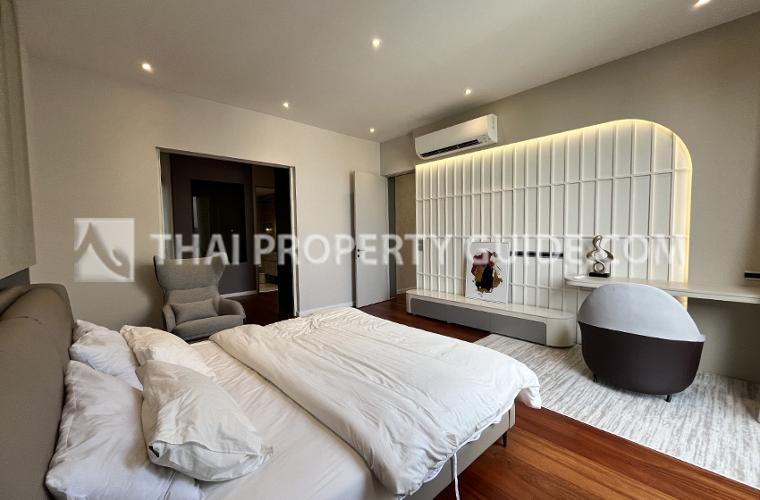 House with Private Pool in Pattanakarn 