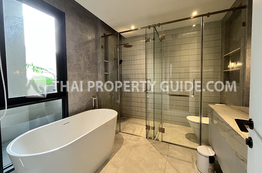 House with Private Pool in Pattanakarn 