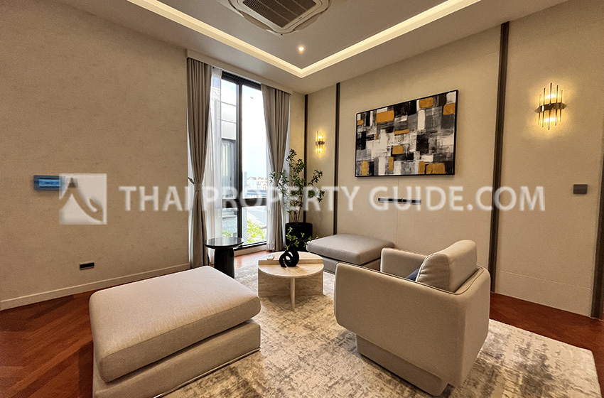 House with Private Pool in Pattanakarn 