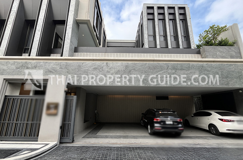 House with Private Pool for rent in Pattanakarn