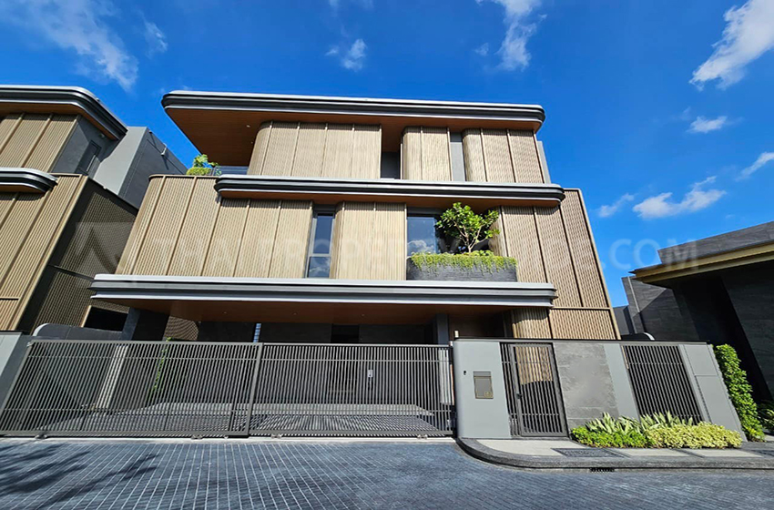 House with Private Pool in Rama 9 