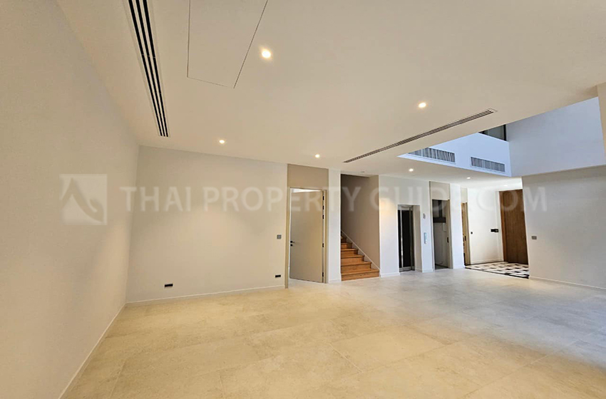 House with Private Pool in Rama 9 