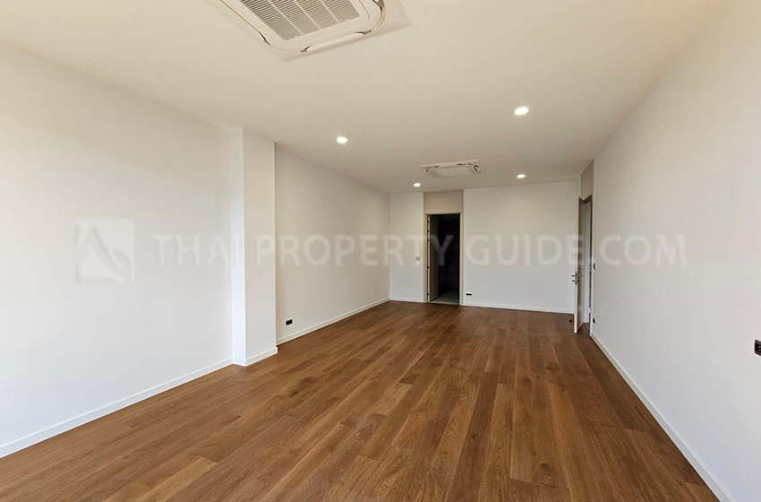 House with Private Pool in Rama 9 