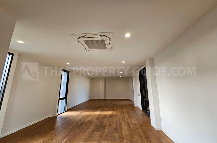 House with Private Pool in Rama 9 