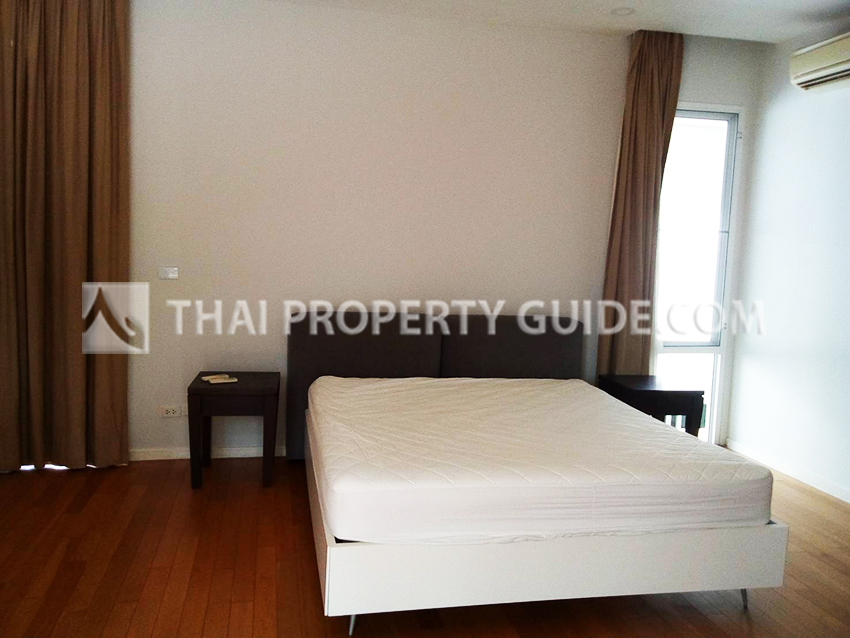 House with Private Pool in Ramkhamhaeng 