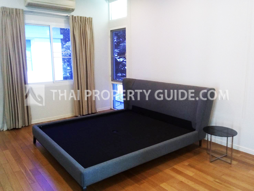 House with Private Pool in Ramkhamhaeng 