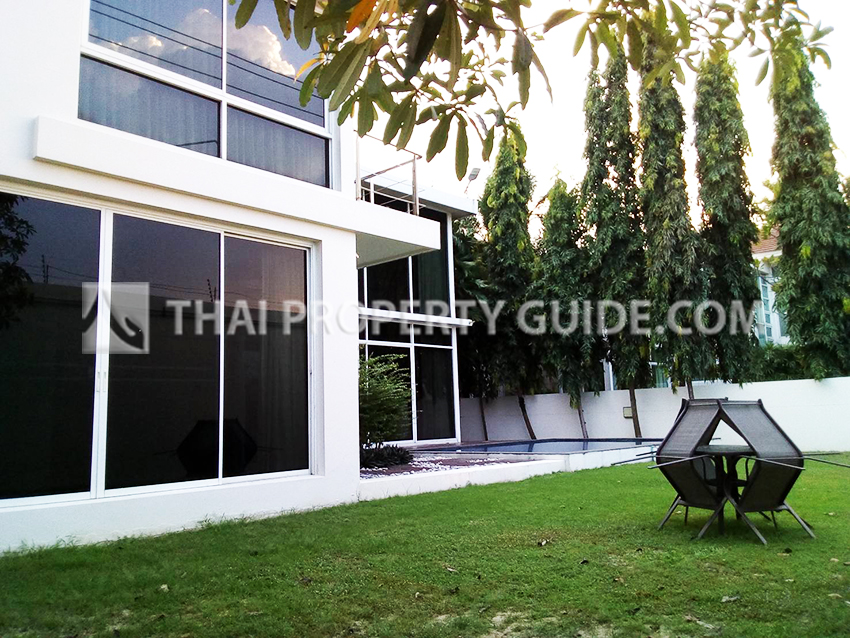 House with Private Pool in Ramkhamhaeng 