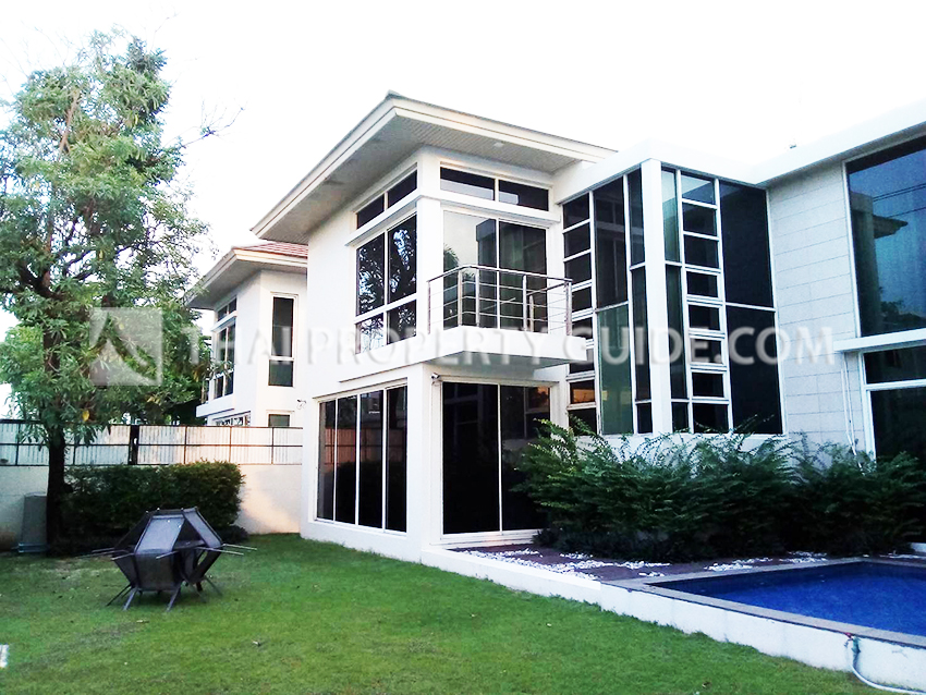 House with Private Pool in Ramkhamhaeng 