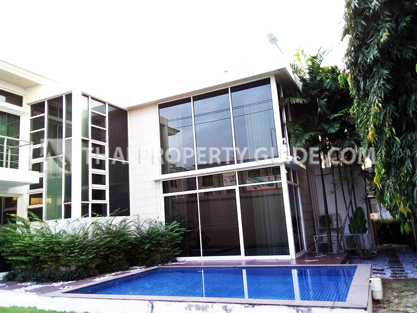 House with Private Pool in Ramkhamhaeng 